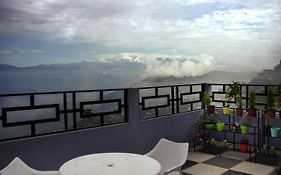 Hotel Hill Queen Near Sherpa Gumba Darjeeling Mall 5 Min Couple Friendly